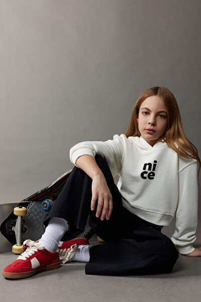 DeFacto Kız Çocuk Relax Fit Kapüşonlu Baskılı Sweatshirt E0462A825SP