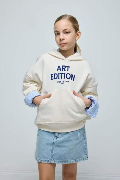 DeFacto Kız Çocuk Oversize Geniş Kalıp Kapüşonlu Baskılı İçi Yumuşak Tüylü Sweatshirt D4296A824WN