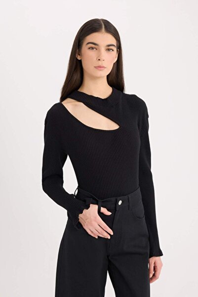 DeFacto Slim Fit Dar Kesim Yarım Balıkçı Yaka Basic Düz Fitilli Kaşkorse Uzun Kollu Tişört C8473AX24AU