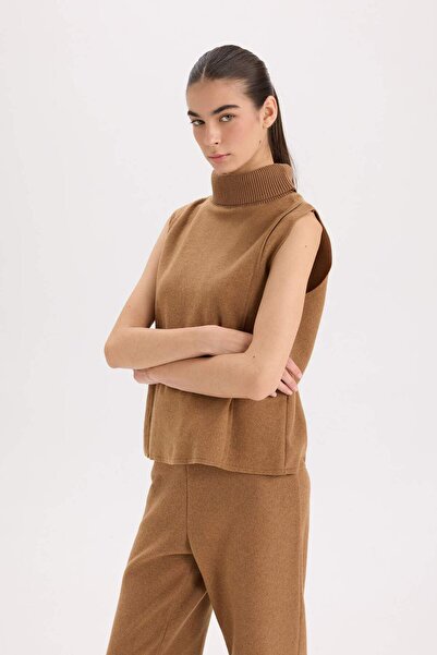 DeFacto Regular Fit Balıkçı Yaka Kolsuz Bluz D9814AX24WN