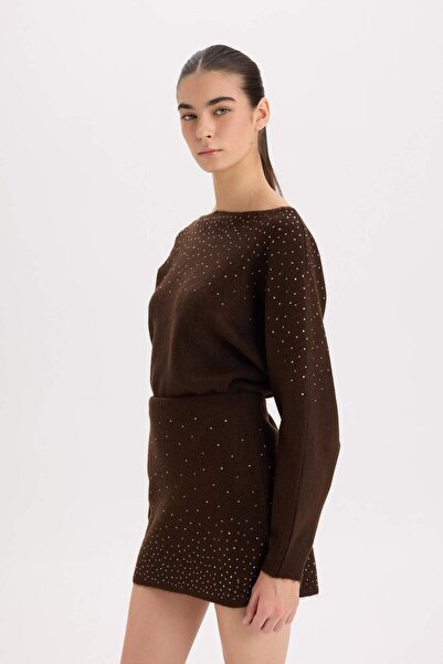 DeFacto Basic-Strickpullover mit U-Boot-Ausschnitt und Steindetail – normale Passform E2286AX24WN