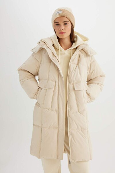 DeFacto Su Geçirmez Uzun Şişme Mont Kapüşonlu Kapitoneli Fermuarlı Çıtçıtlı Cepli C9526AX24WN