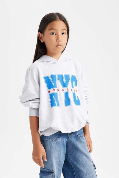 DeFacto Kız Çocuk Oversize Geniş Kalıp Kapüşonlu Baskılı İçi Yumuşak Tüylü Sweatshirt D1566A824WN