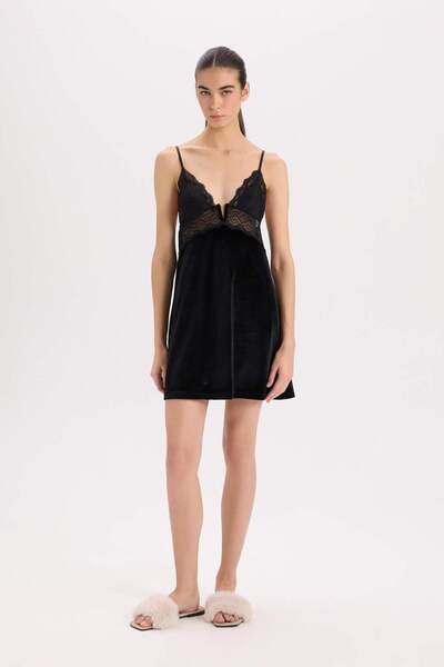 DeFacto Fall in Love V Yaka Dantelli Kadife Askılı Gecelik D6446AX24WN