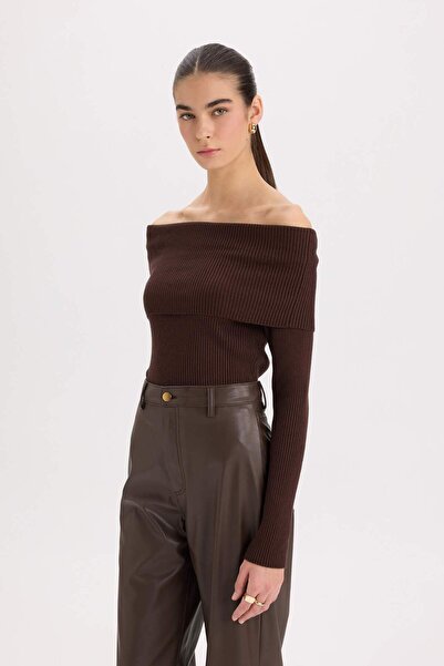 DeFacto Eng anliegende, schulterfreie, gerippte Camisole-Strickbluse E0245AX24WN