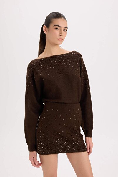 DeFacto Basic-Strickpullover mit U-Boot-Ausschnitt und Steindetail – normale Passform E2286AX24WN