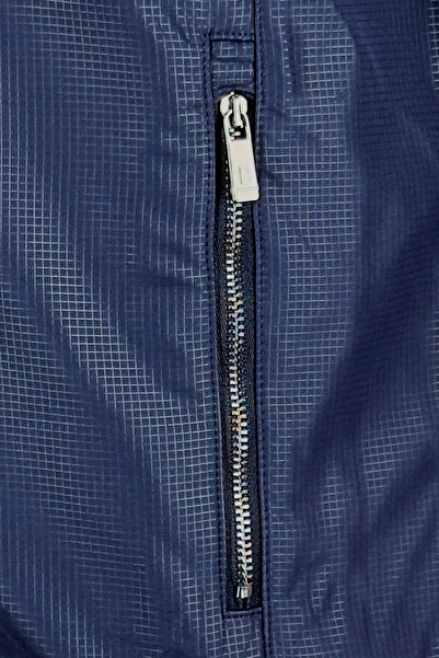 BESSA Σετ αθλητικής φόρμας με ψηλό γιακά σε μπλε ναυτικό χρώμα με λεπτομέρεια από ύφασμα αλεξίπτωτου, τσέπη με φερμουάρ και ίσιο πόδι για άνδρες