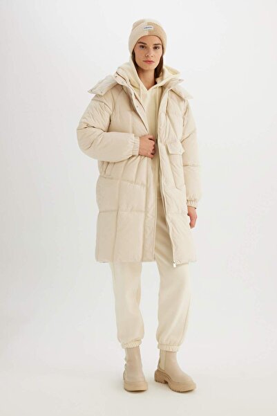 DeFacto Su Geçirmez Uzun Şişme Mont Kapüşonlu Kapitoneli Fermuarlı Çıtçıtlı Cepli C9526AX24WN