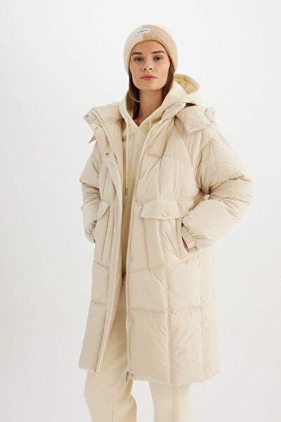 DeFacto Su Geçirmez Uzun Şişme Mont Kapüşonlu Kapitoneli Fermuarlı Çıtçıtlı Cepli C9526AX24WN