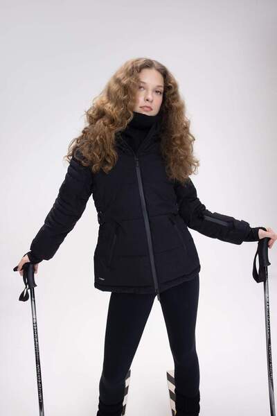 DeFacto DeFactoFit Kayak Montu Su İtici Rüzgar Geçirmez Kapüşonlu Ayarlanabilir Bel Detaylı Ultra Korumalı C