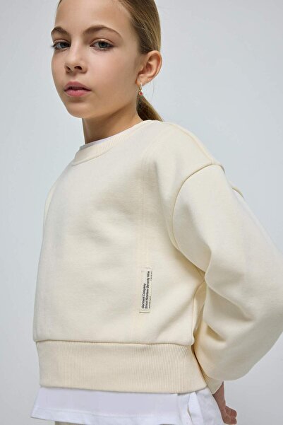 DeFacto Girls' Relax Fit Crew Neck Basic Plain Soft Furry Sweatshirt D4298A824Wn