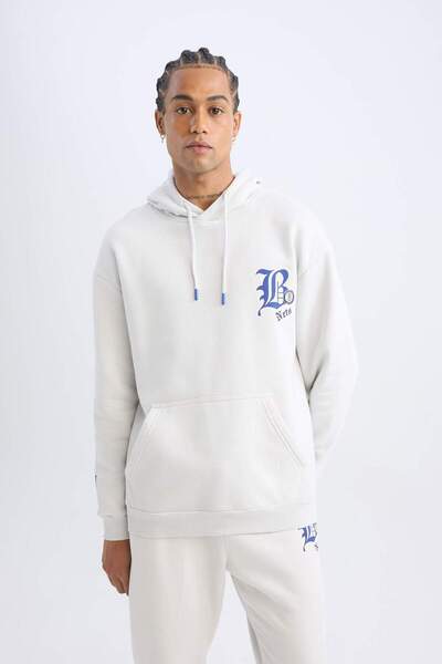 DeFacto DeFactoFit NBA Brooklyn Nets Comfort Fit Rahat Kalıp Kapüşonlu Kalın Sırt Baskılı Sweatshirt D3222AX