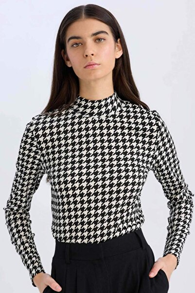 DeFacto Slim Fit Dar Kesim Yarım Balıkçı Yaka Kazayağı Bürümcük Uzun Kollu Tişört D9498AX24WN
