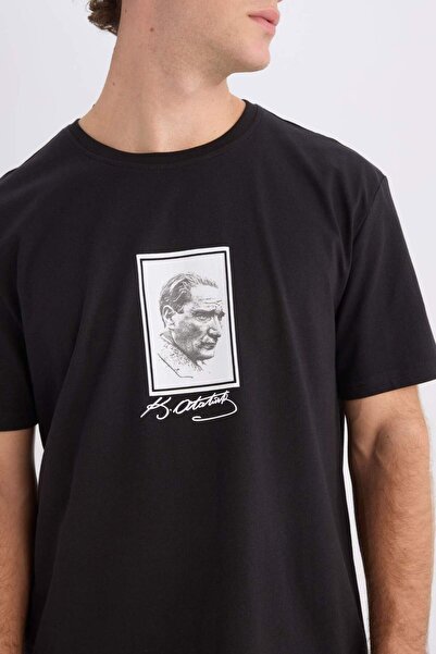 DeFacto %100 Pamuk Regular Fit Bisiklet Yaka Atatürk Baskılı Kısa Kollu Tişört E5053AX24AU