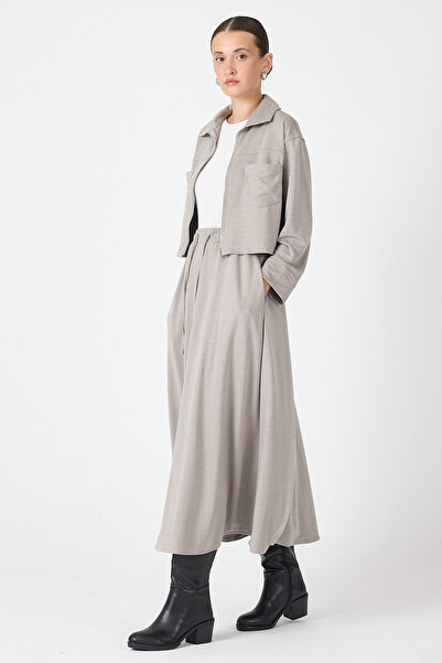 Rays 8150A طقم تنورة وسترة بسحاب أمامي باللون الرمادي