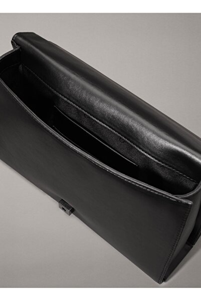 Calvin Klein Crossbody kabelka Line Ouilt