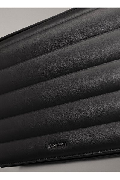 Calvin Klein Crossbody kabelka Line Ouilt