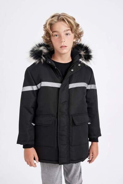 DeFacto Erkek Çocuk Çıkarılabilir Suni Kürk Yaka Kapüşonlu Pelüş Astar Parka C8786A824WN