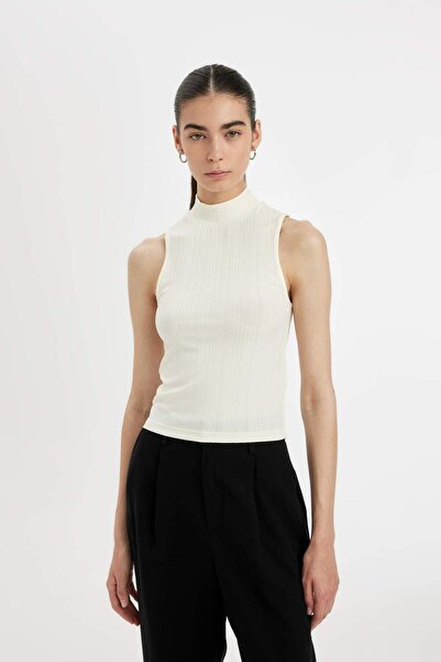 DeFacto Slim Fit Slim Fit Halber Rollkragenpullover mit geripptem Camisole Smart Athlete C7703AX24AU