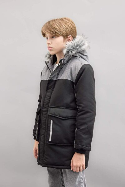 DeFacto Erkek Çocuk Çıkarılabilir Suni Kürk Yaka Kapüşonlu Pelüş Astar Parka C8990A824CW