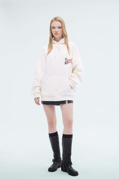 DeFacto Голям суичър с качулка с принт Beetlejuice - дебел D7984Ax24Wn