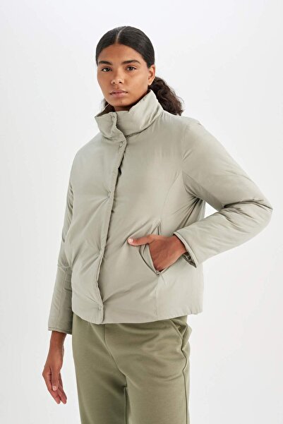 DeFacto Defactofit Su Geçirmez Rüzgar Geçirmez Dik Yaka Çıtçıtlı Cepli Mevsimlik Hafif Mont C4955AX24WN