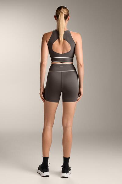 Oysho 10 cm V şeklinde çapraz bel Perfect-adapt hot pant