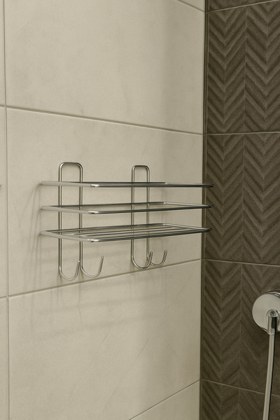 QCB GARAGE Yapışkanlı 4 Kancalı Krom Metal Banyo Rafı – Şampuanlık ve Duş Org...