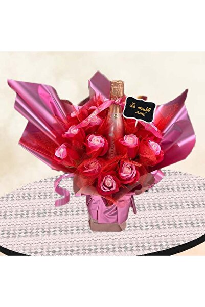 velve Buchet Rose cu pancarta si text "La multi ani!",trandafiri de sapun,spumant Bottega 200ml, Rosu-roz