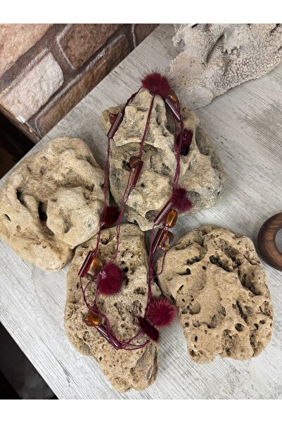 SEDEF TAKI Bordo tüylü tasarım taşlı kolye