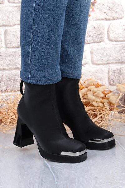 Guja 25K414-2 Kalın Topuklu Kut Burun Arka Kısımdan Fermuarlı Kadın Bot