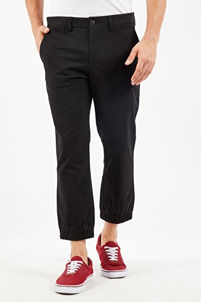 Lacoste Men Regular Fit Plain Chino Pants, Black