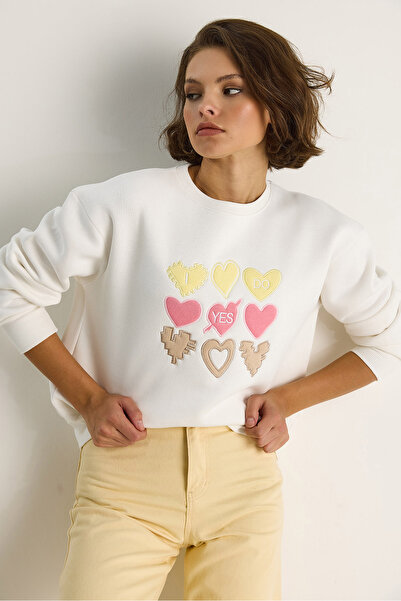 Bianco Lucci Kadın Bisiklet Yaka Kalp Nakışlı Şardonlu Üç İplik Sweatshirt 6875 60283520