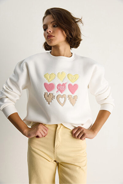 Bianco Lucci Kadın Bisiklet Yaka Kalp Nakışlı Şardonlu Üç İplik Sweatshirt 6875 60283520