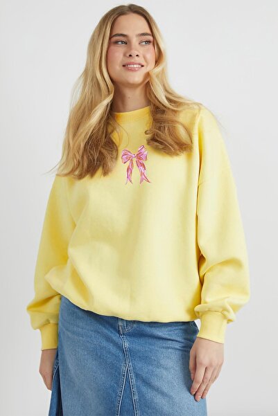 The Champ Clothing Γυναικείο φούτερ Oversize με ροζ κορδέλα με στάμπα κίτρινο – Λαιμόκοψη, 3 κλωστές από φλις με ανάγλυφο