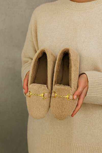Beyond Women's Beige Buckle Plush Home Slippers Byndvt03