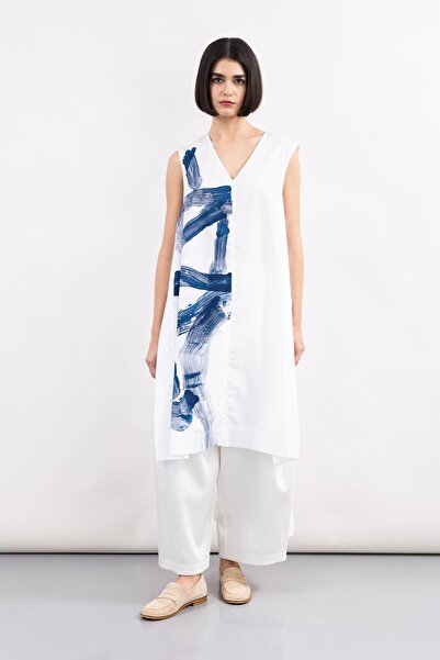 MİİN BEYAZ EL BOYAMASI ÖNÜ KISA ARKASI UZUN POPLİN ELBİSE