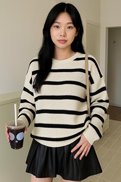 Fashion Friends سترة نسائية مخططة بياقة دائرية مريحة 25K0477K1