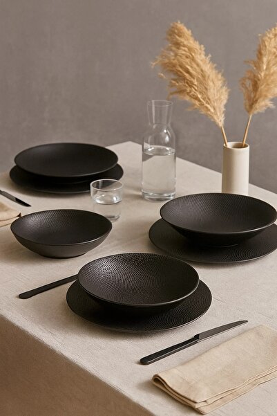 OEM 18-piece dinnerware set, 6 people, caviar black, round shape, porcelain