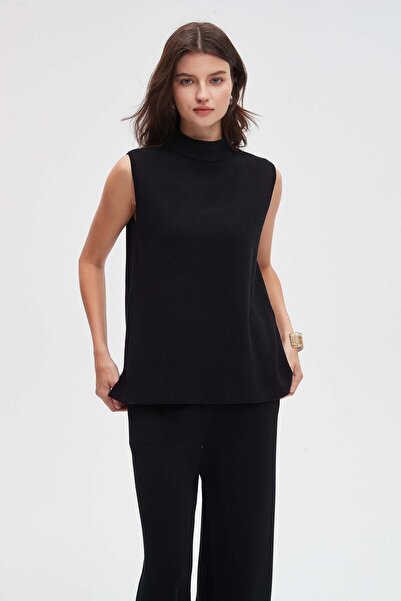 Livia Solid Turtleneck Top