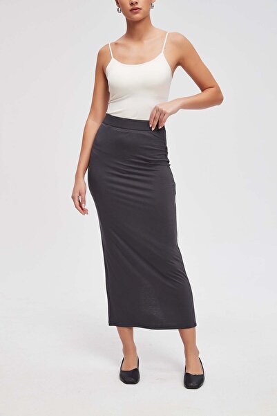 Livia تنورة ميدي محبوكة سادة