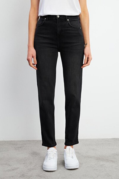 VENA Maria Black Slim Mom Jean Pants-Black