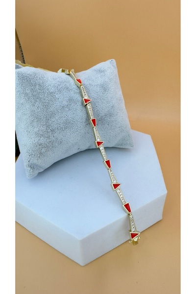 SK aksesuar سوار VIP بتصميم مثلث أحمر مرصع بحجر الزركون