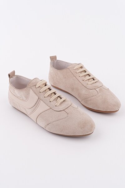 MUGGO Vibe Lace-Up Casual Women's Sneaker Sports Shoes