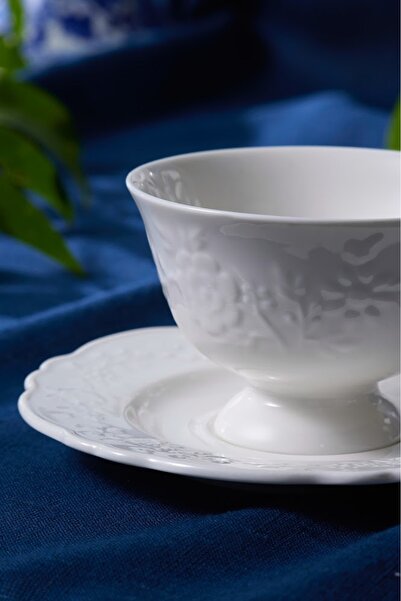 Karaca Beatrice Teacup and Saucer 200 ml