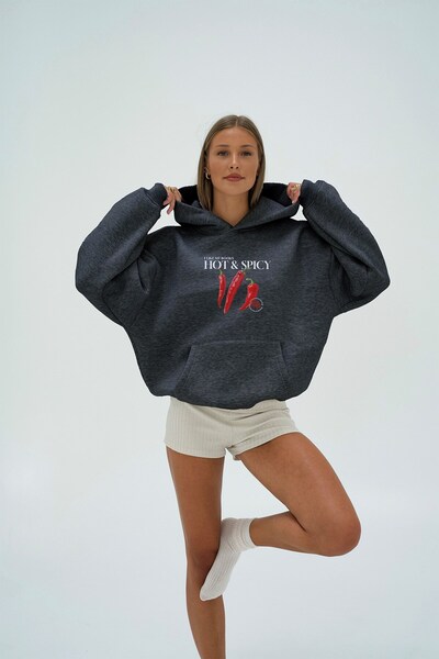 GIA - ART هودي نسائي كبير الحجم بطباعة Hot & Spicy بلون ميلانج مدخن – بقلنسوة...