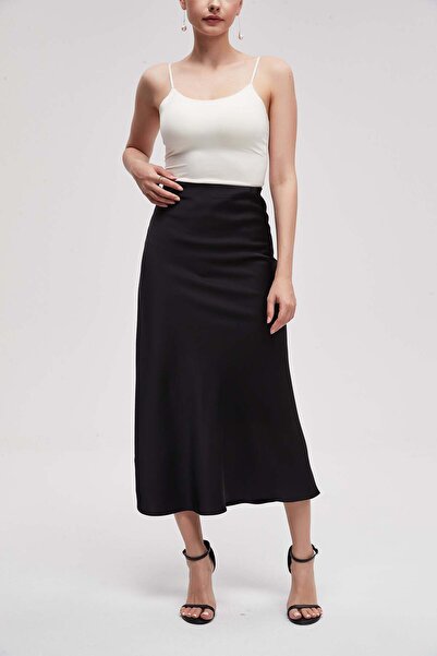 Livia تنورة ميدي سادة