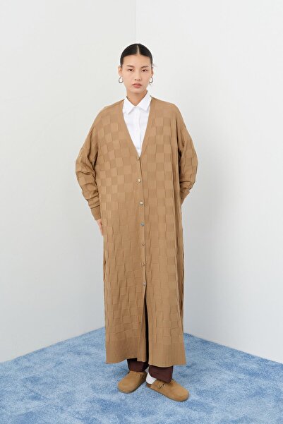 Nihan Kare Desen Uzun Rayon Hırka Camel