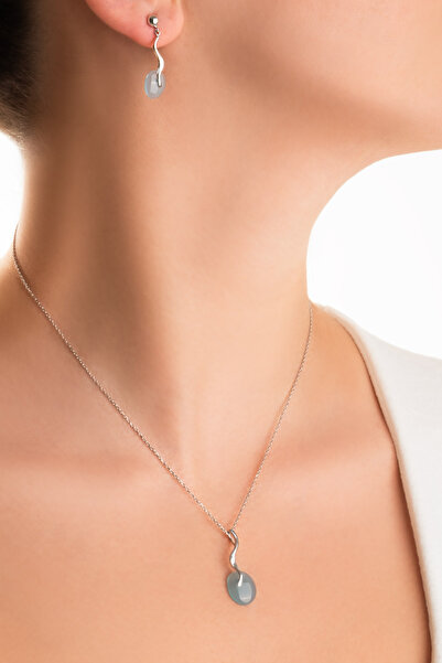 So CHIC... Kalsedon Masalı 18 Ayar Beyaz Altın Kaplama Gümüş Küpe