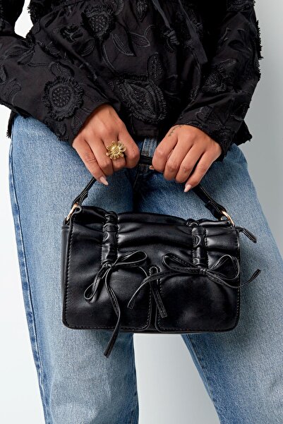 Joana Geantă Damǎ Neagra Davina